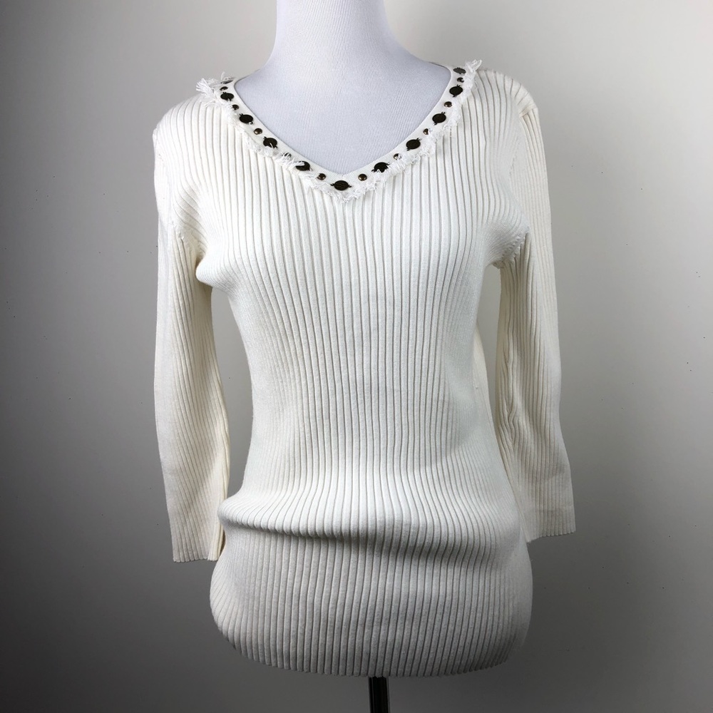 R.Q.T. Cream V-Neck Sweater - Size Medium